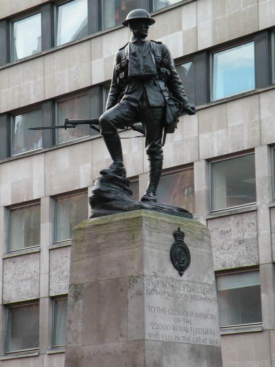  Monument à la mémoire des 22000 fusiliers tombés pendant la grande guerre